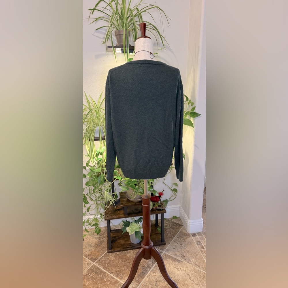 Hart Schaffner Marx V-Neck Sweater in Deep Green - Picture 3 of 8